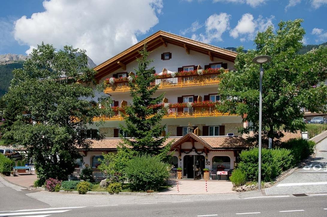 Hotel Cristallo Vigo di Fassa Eksteriør billede